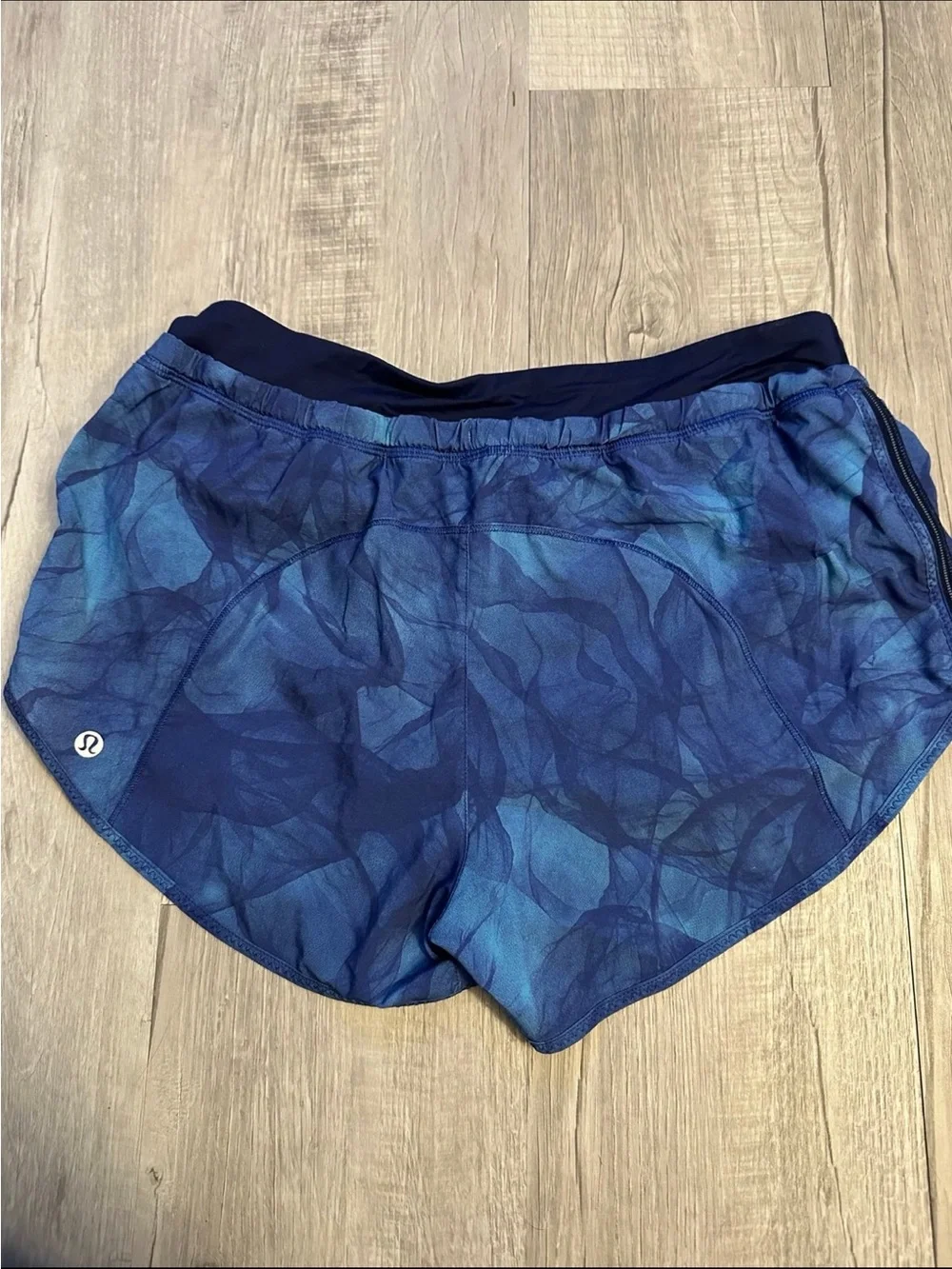 Lululemon Blue Run It Out Shorts (Size 6, 3”)